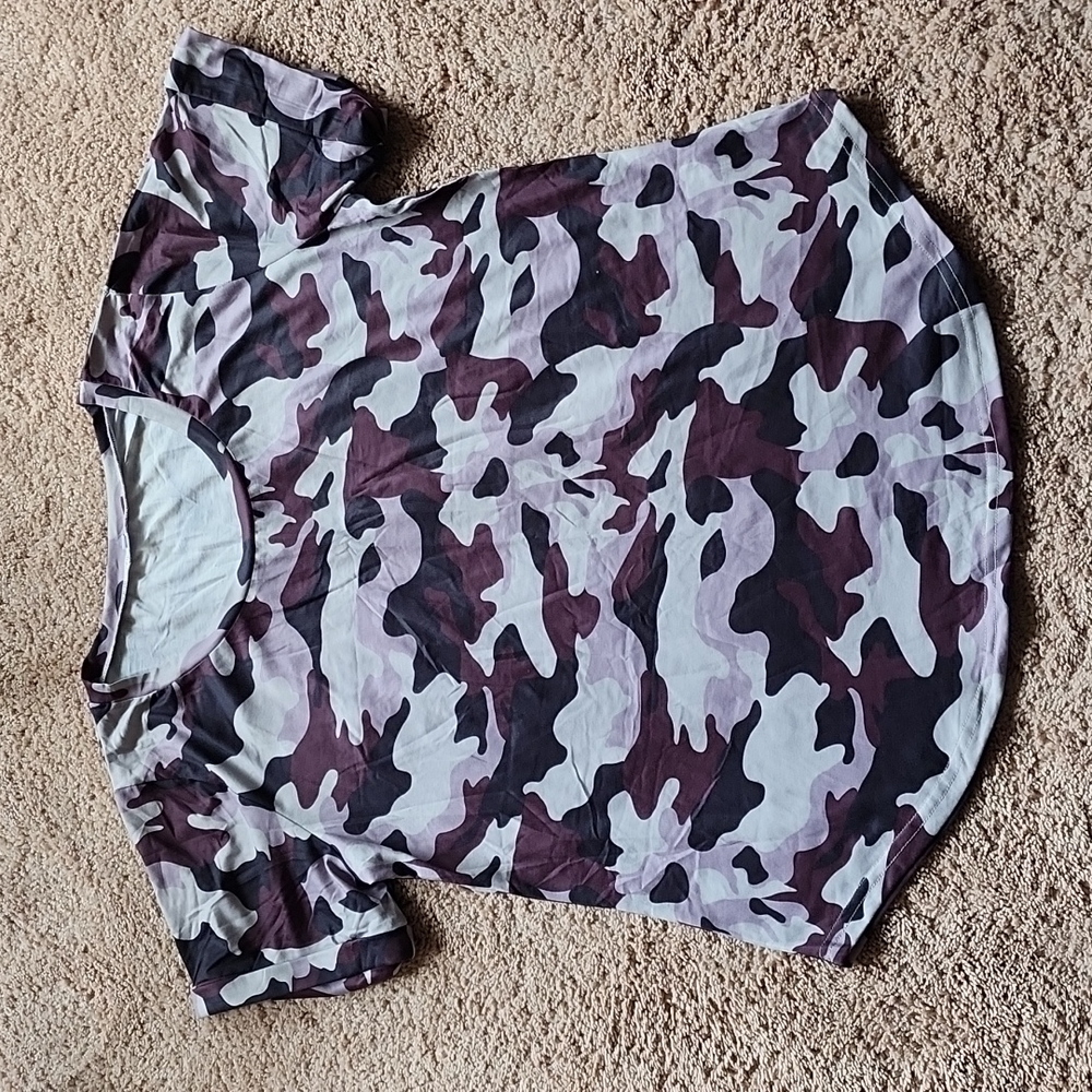 New camo short sleeve tee XL
